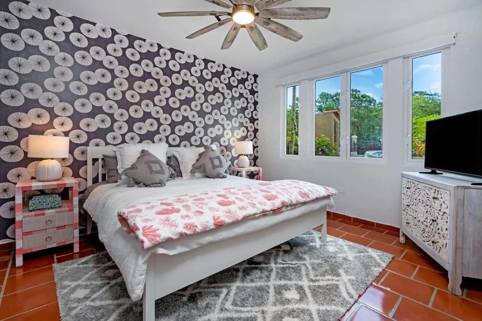 Villa Gem Tropical Charm Prime Location Sabana  Puerto Rico